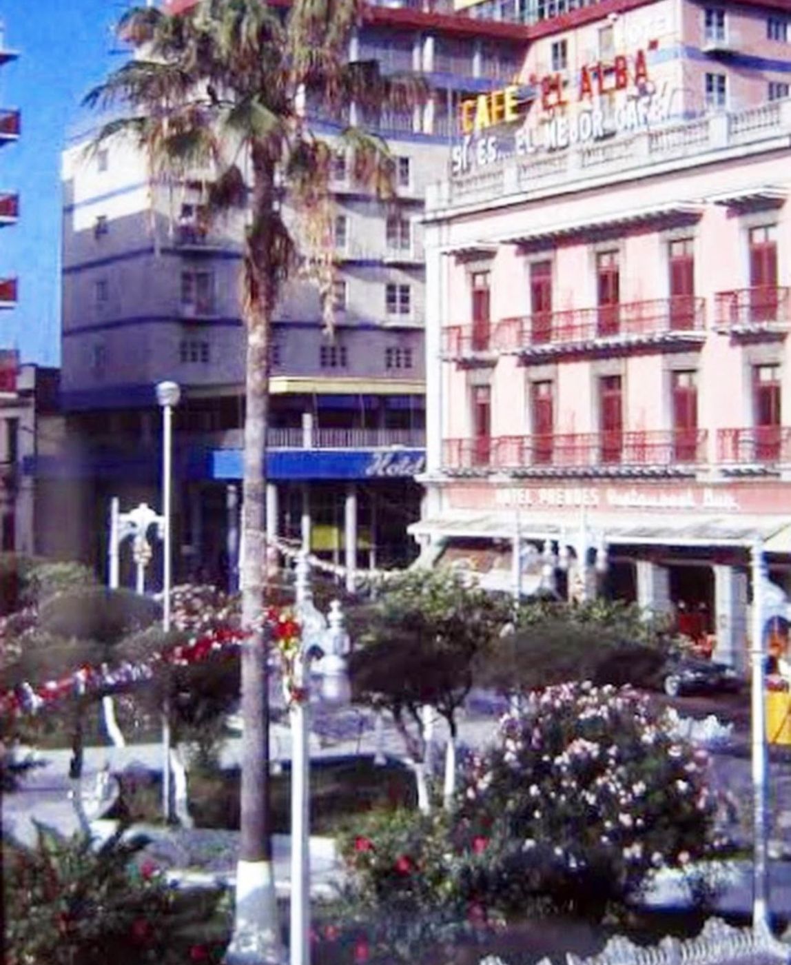 Anuncio de Café El Alba, Sí es el mejor café, sobre el Hotel Prendes frente al zócalo de Veracruz