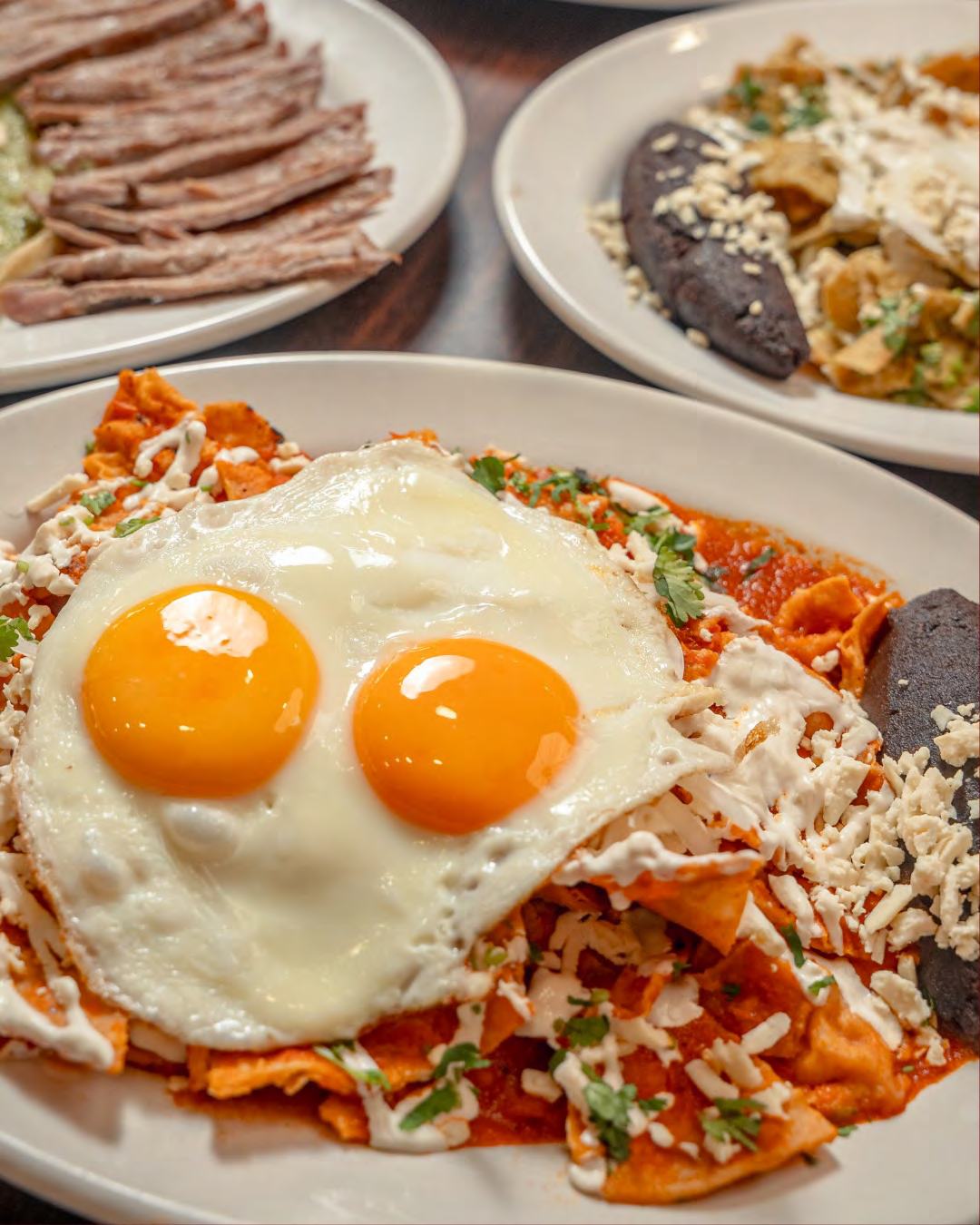 Chilaquiles con pollo, huevo o longaniza